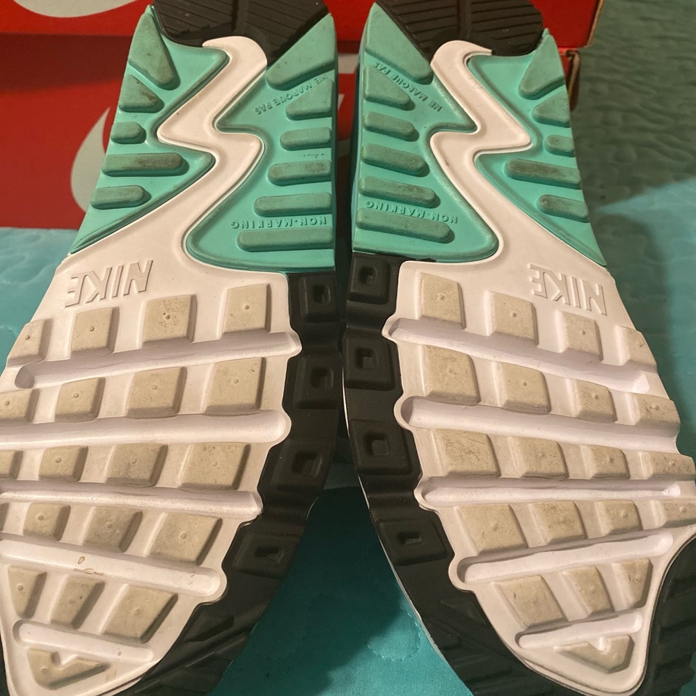 Nike teal and white airmax - Picture 3 of 3